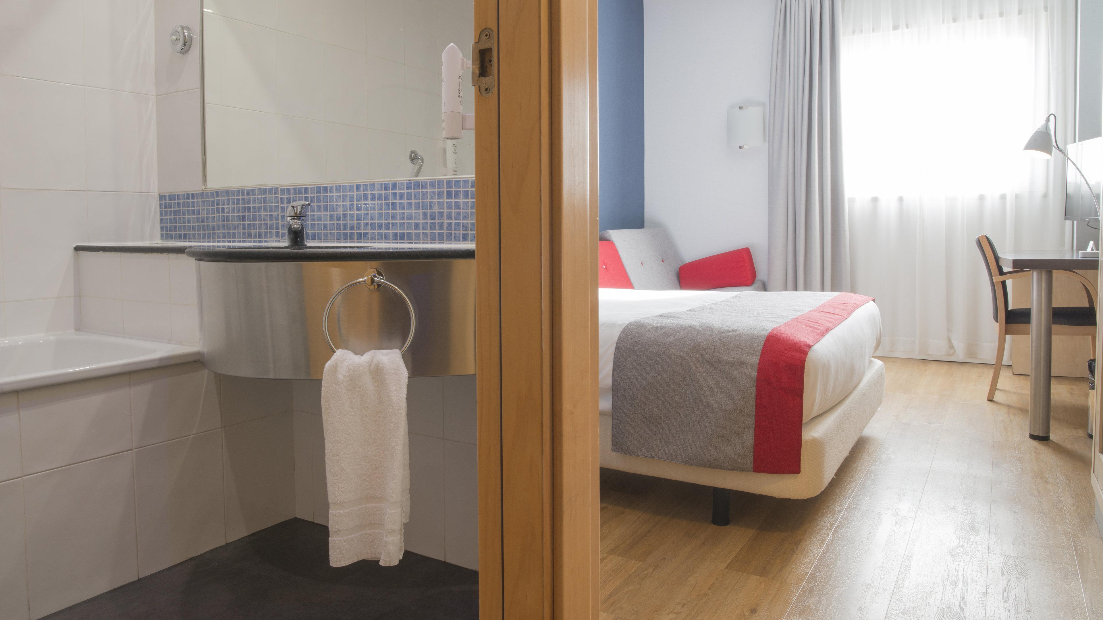 Holiday Inn Express Molins De Rei By Ihg Kültér fotó