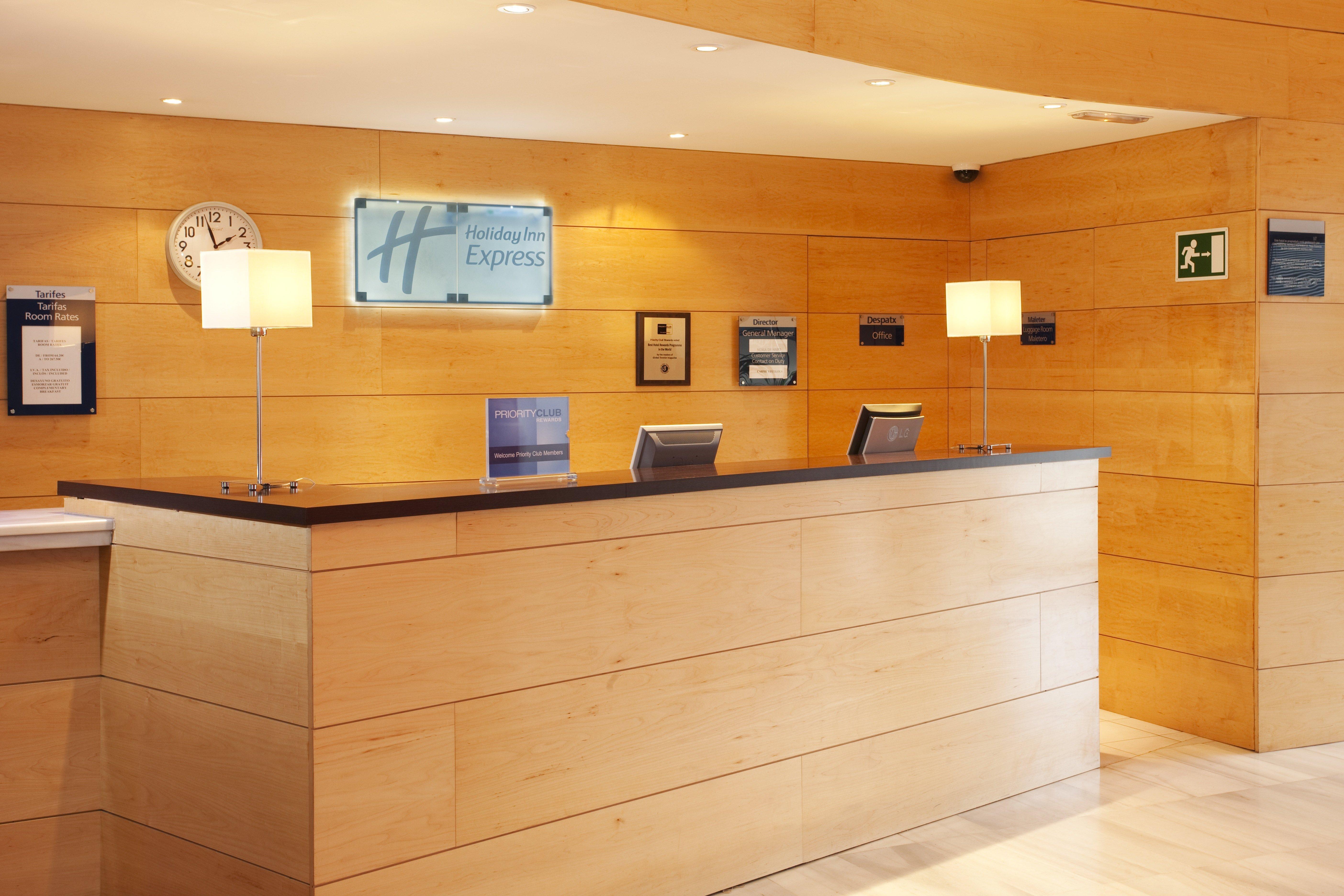 Holiday Inn Express Molins De Rei By Ihg Beltér fotó