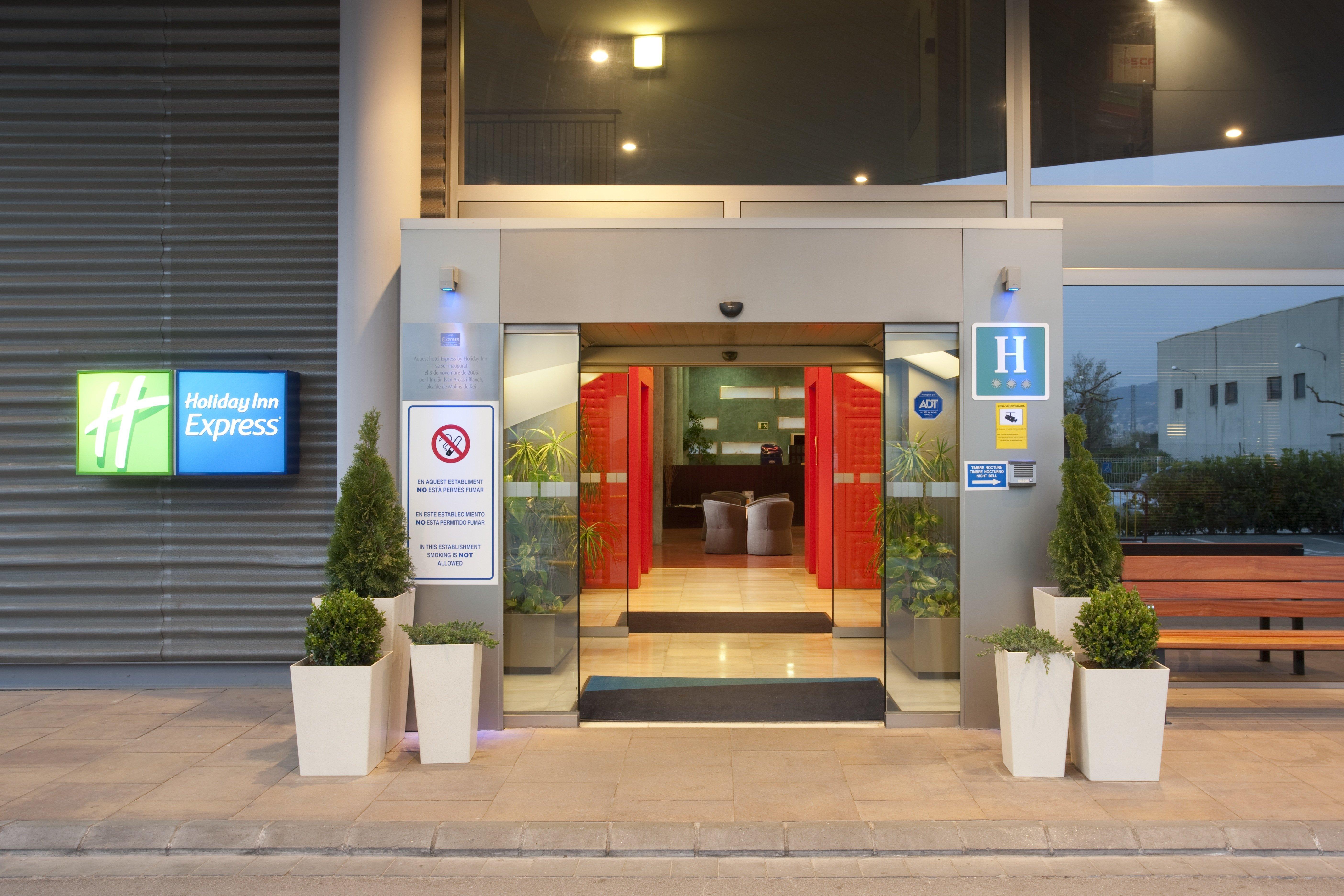 Holiday Inn Express Molins De Rei By Ihg Kültér fotó
