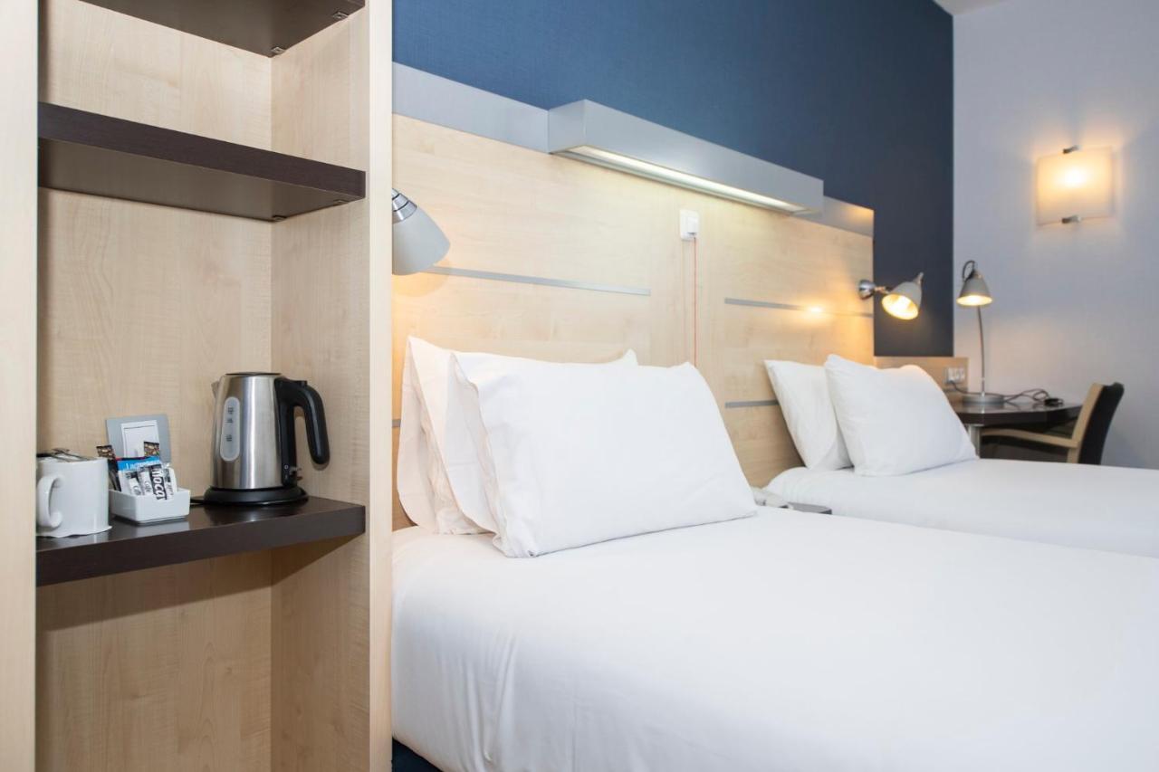 Holiday Inn Express Molins De Rei By Ihg Kültér fotó