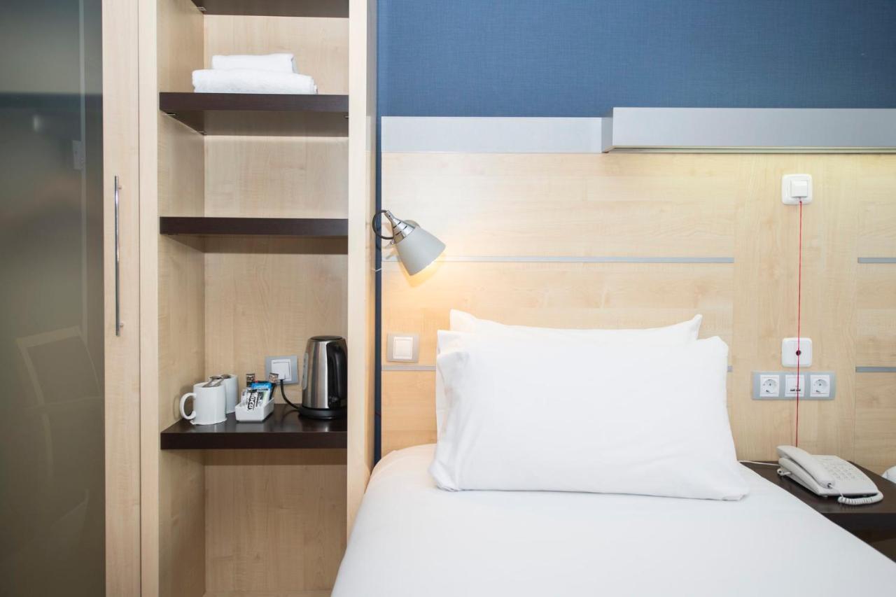 Holiday Inn Express Molins De Rei By Ihg Kültér fotó
