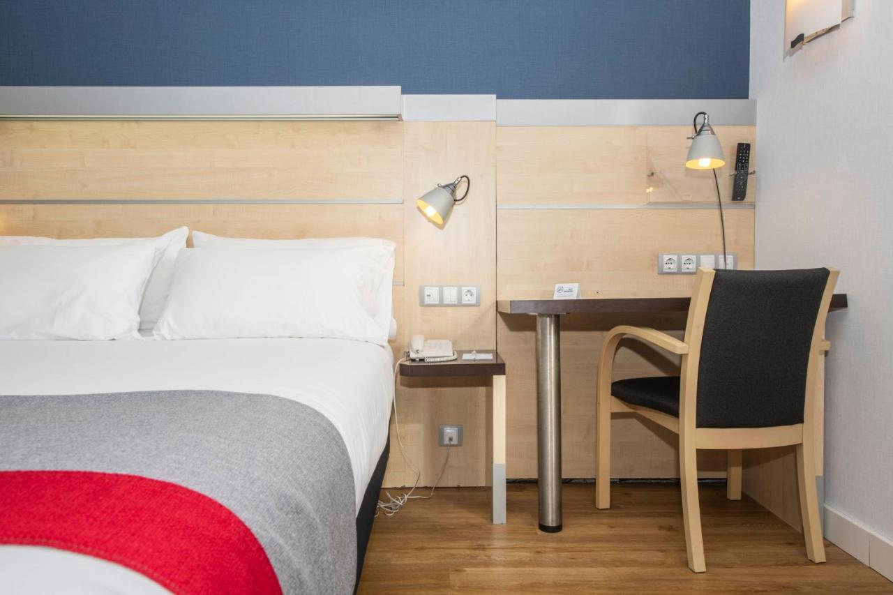 Holiday Inn Express Molins De Rei By Ihg Kültér fotó
