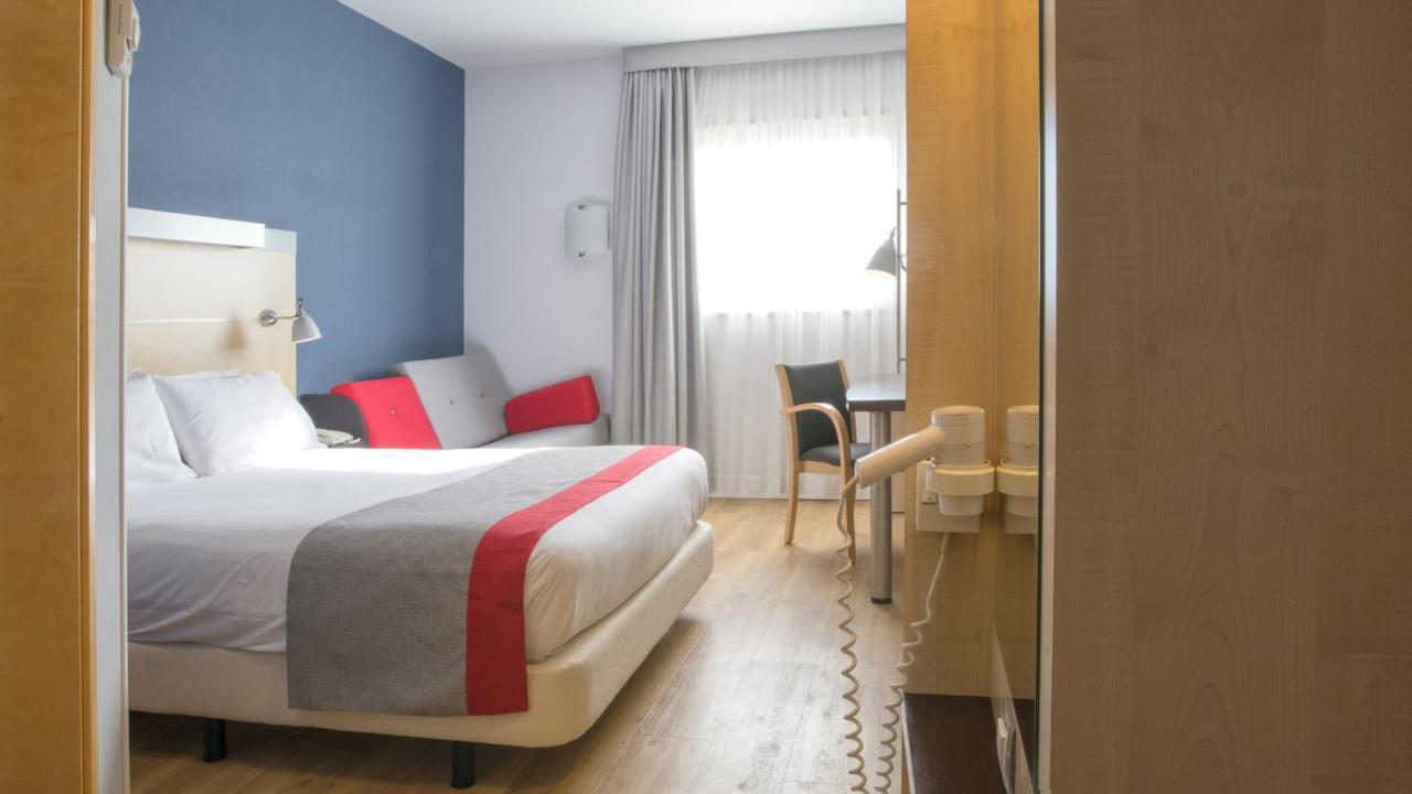 Holiday Inn Express Molins De Rei, An Ihg Hotel Kültér fotó