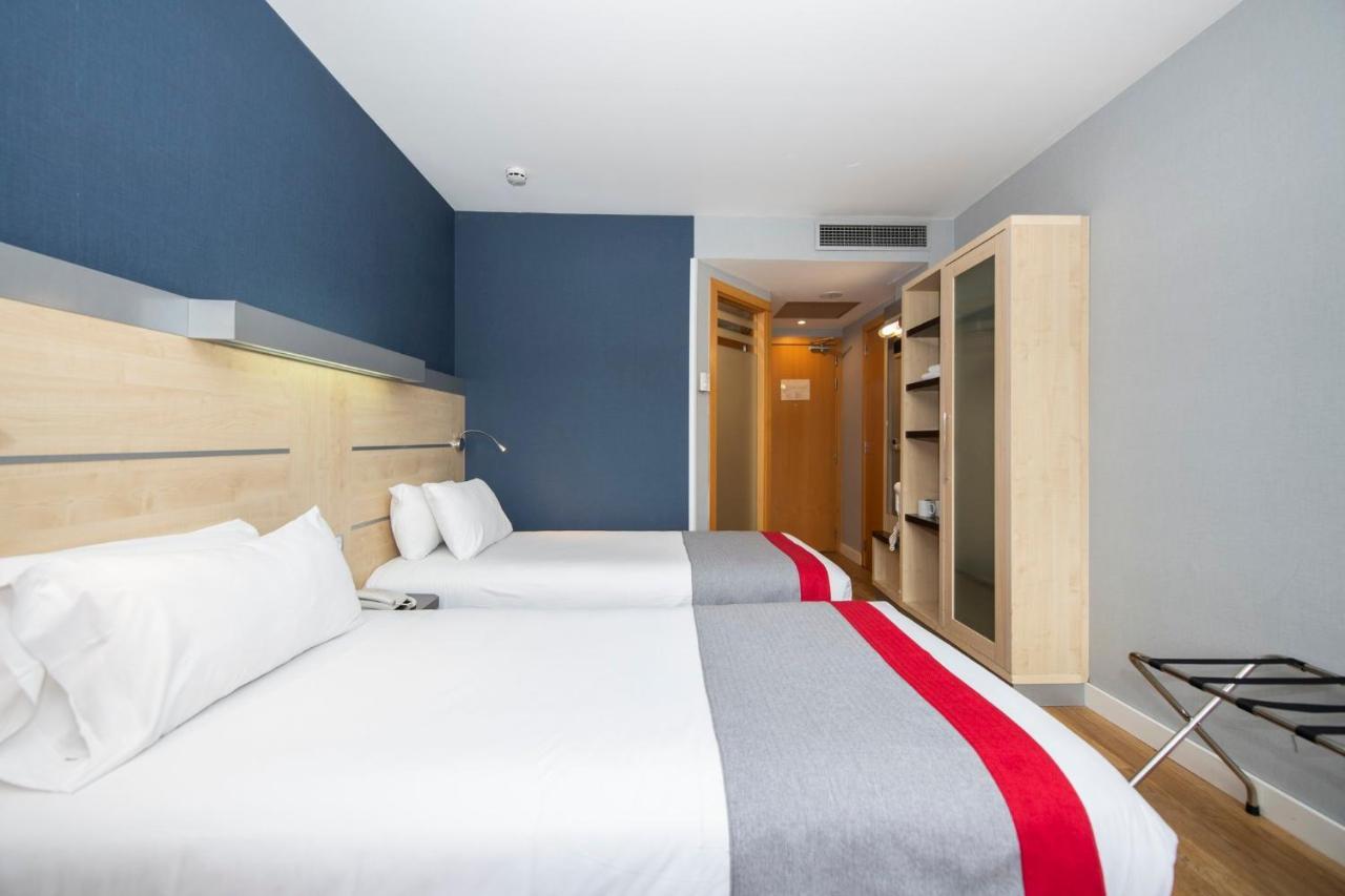 Holiday Inn Express Molins De Rei By Ihg Kültér fotó