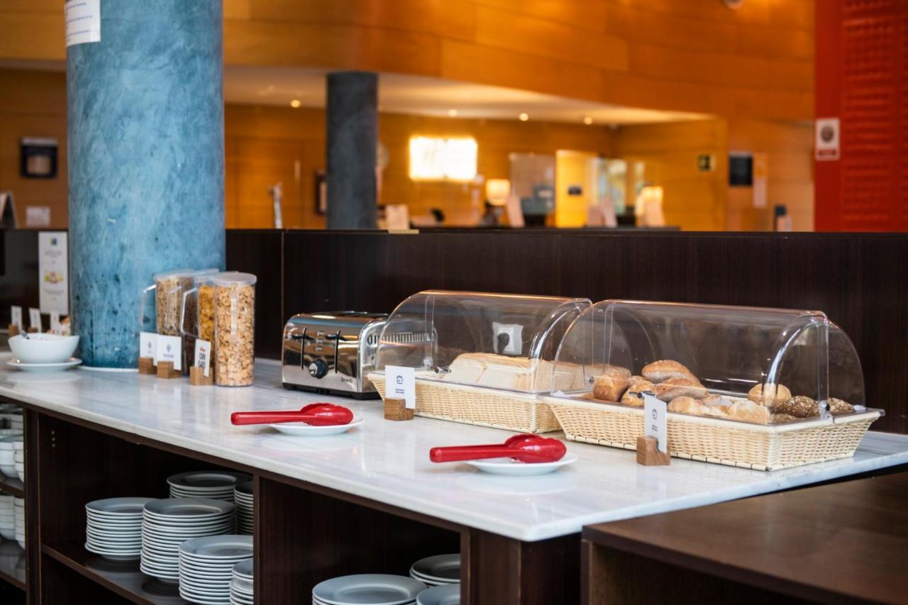 Holiday Inn Express Molins De Rei By Ihg Kültér fotó