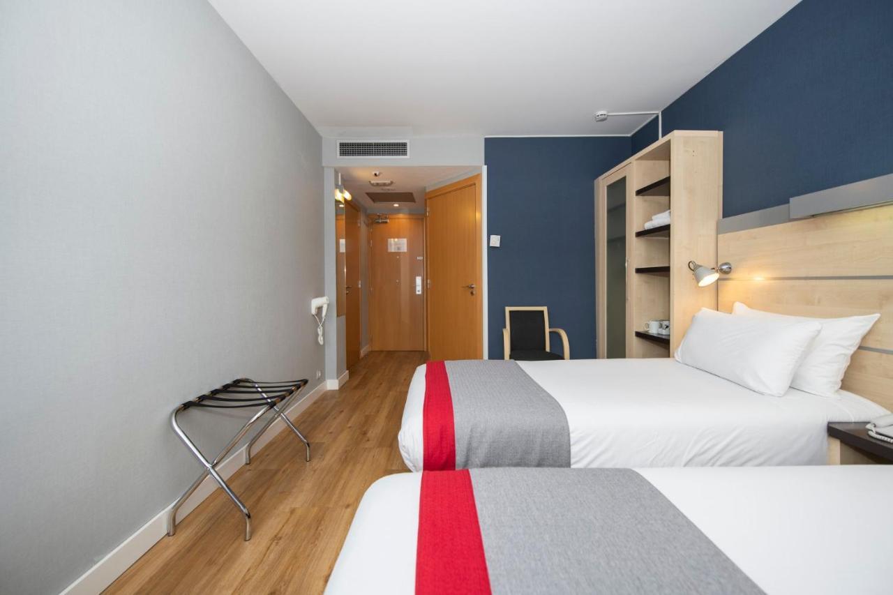 Holiday Inn Express Molins De Rei By Ihg Kültér fotó