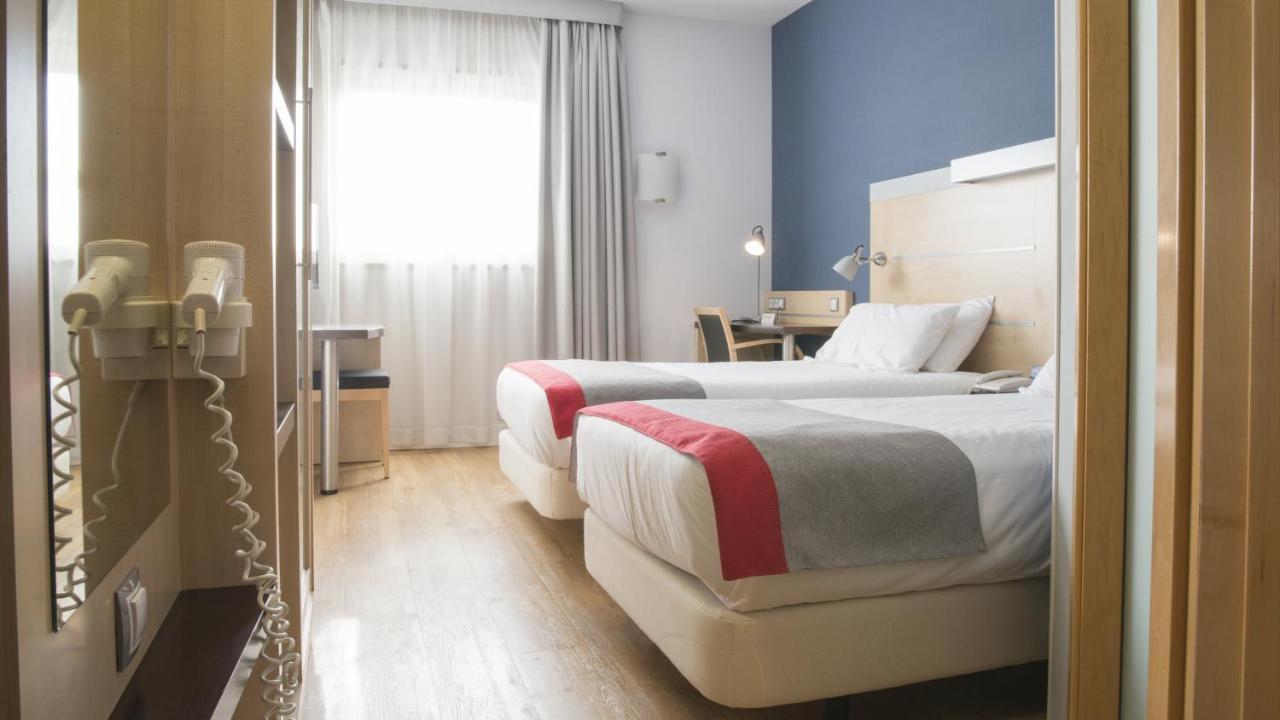 Holiday Inn Express Molins De Rei By Ihg Kültér fotó