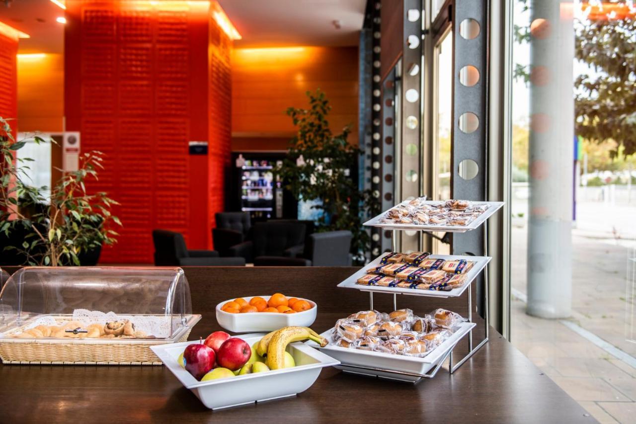 Holiday Inn Express Molins De Rei By Ihg Kültér fotó