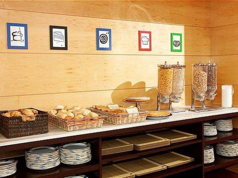 Holiday Inn Express Molins De Rei By Ihg Kültér fotó