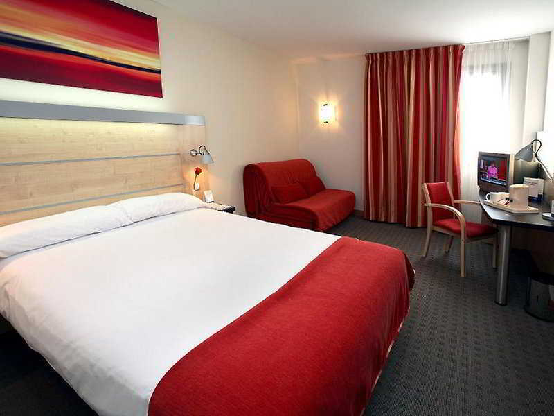 Holiday Inn Express Molins De Rei By Ihg Kültér fotó