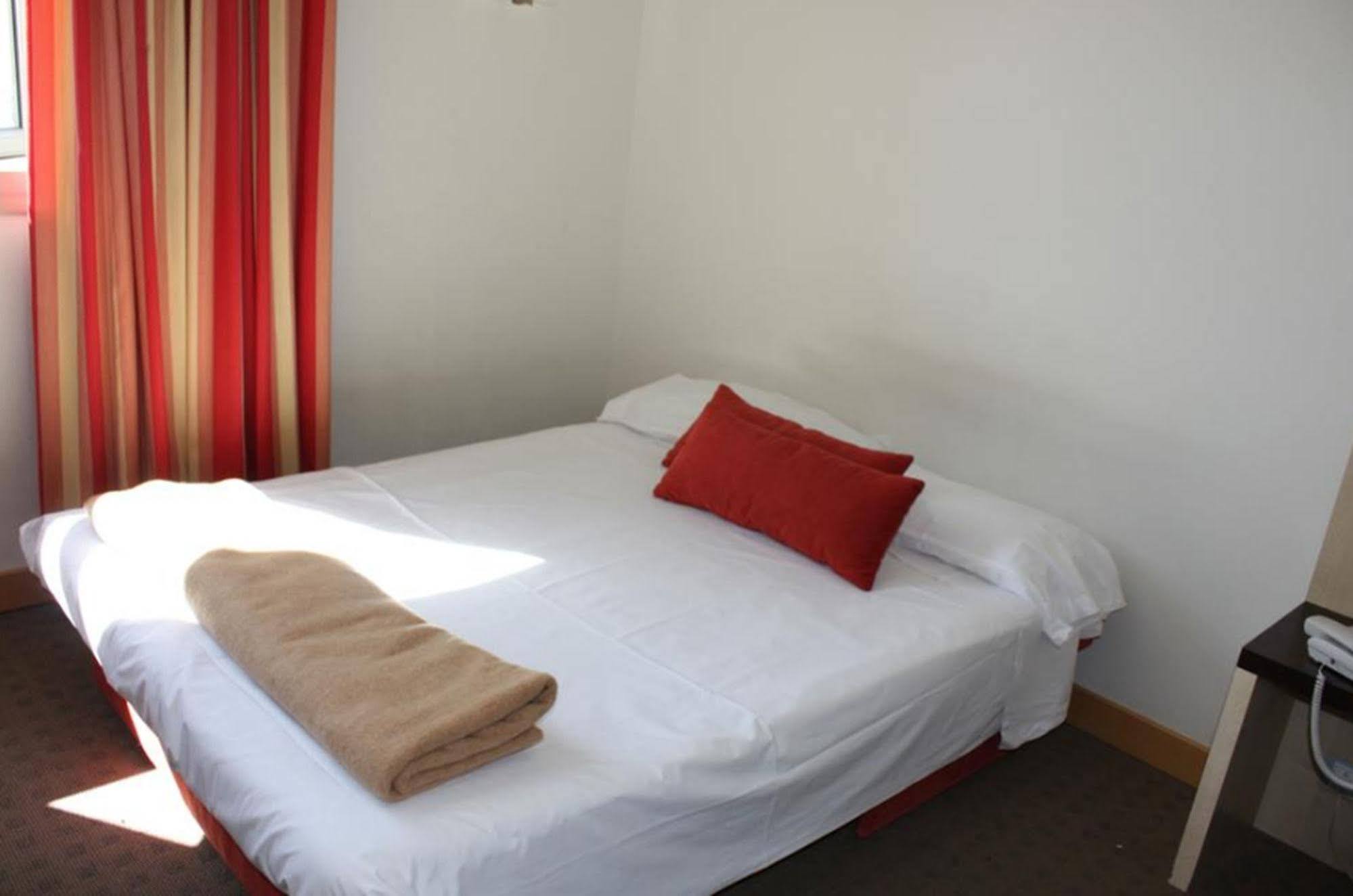 Holiday Inn Express Molins De Rei By Ihg Kültér fotó