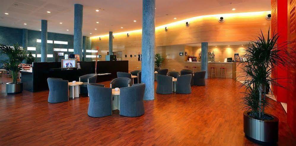 Holiday Inn Express Molins De Rei By Ihg Beltér fotó